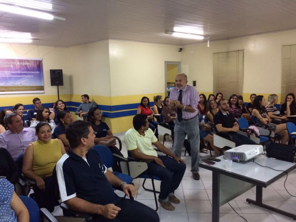 Palestra com o tema \"Como Vender mais\" - A revolução nas Vendas