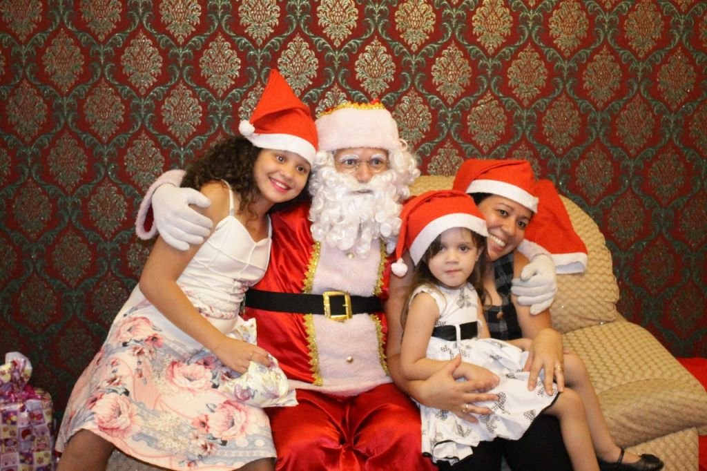 O bom velhinho continua recebendo visita em sua casa. E você, já fez a sua?