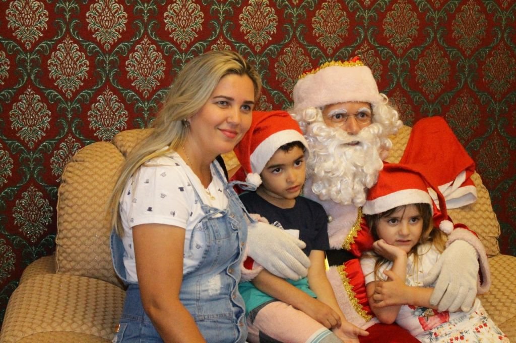 O bom velhinho continua recebendo visita em sua casa. E você, já fez a sua?