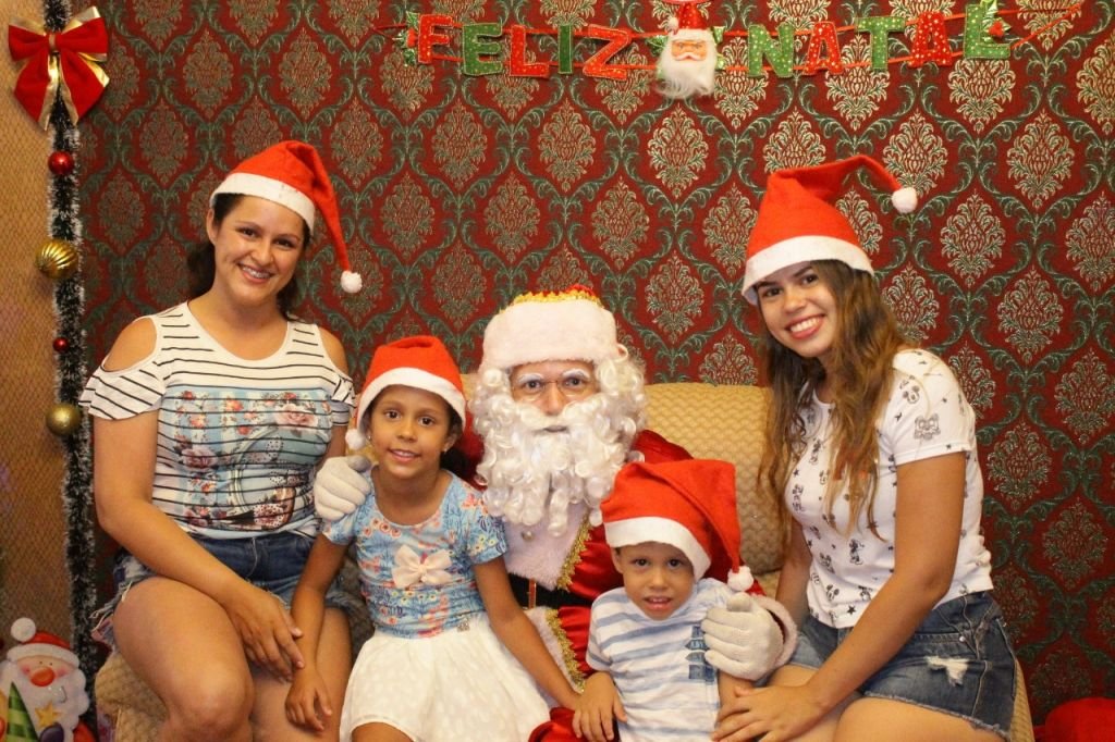 O bom velhinho continua recebendo visita em sua casa. E você, já fez a sua?