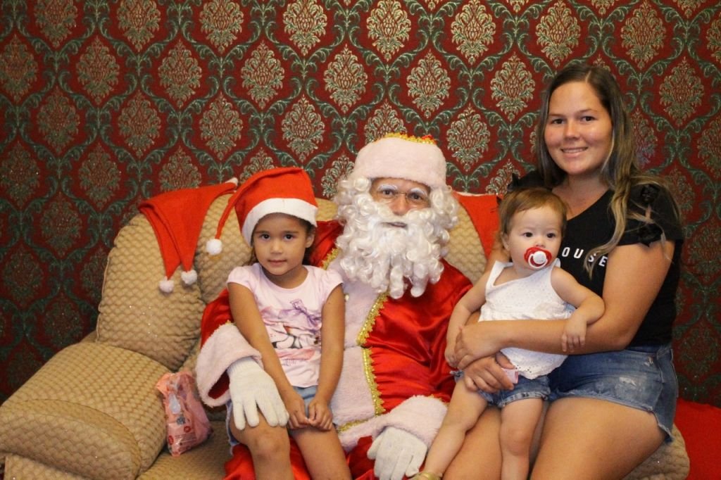 O bom velhinho continua recebendo visita em sua casa. E você, já fez a sua?
