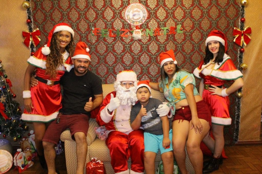 O bom velhinho continua recebendo visita em sua casa. E você, já fez a sua?