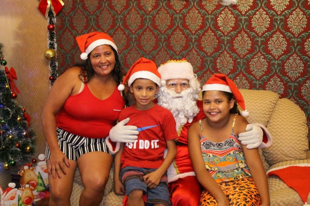O bom velhinho continua recebendo visita em sua casa. E você, já fez a sua?