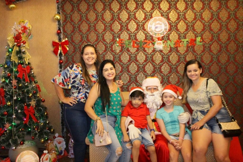 O bom velhinho continua recebendo visita em sua casa. E você, já fez a sua?