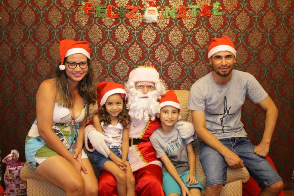 O bom velhinho continua recebendo visita em sua casa. E você, já fez a sua?