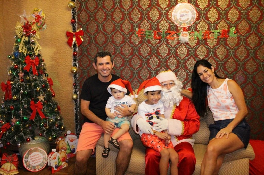 O bom velhinho continua recebendo visita em sua casa. E você, já fez a sua?