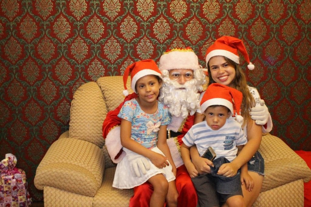 O bom velhinho continua recebendo visita em sua casa. E você, já fez a sua?