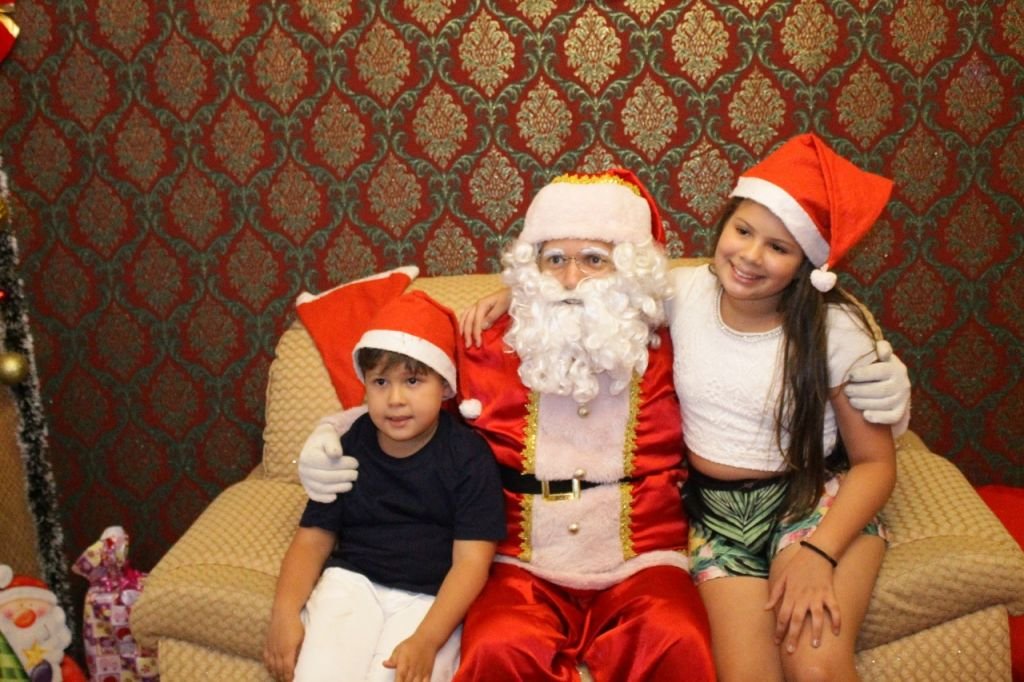 O bom velhinho continua recebendo visita em sua casa. E você, já fez a sua?