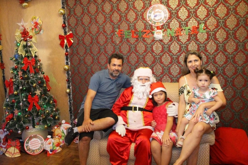 O bom velhinho continua recebendo visita em sua casa. E você, já fez a sua?