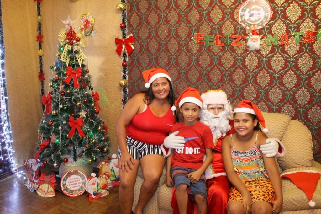 O bom velhinho continua recebendo visita em sua casa. E você, já fez a sua?
