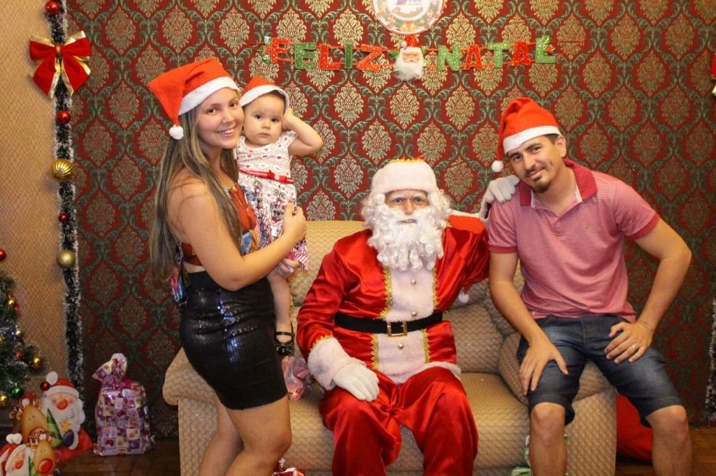 O bom velhinho continua recebendo visita em sua casa. E você, já fez a sua?