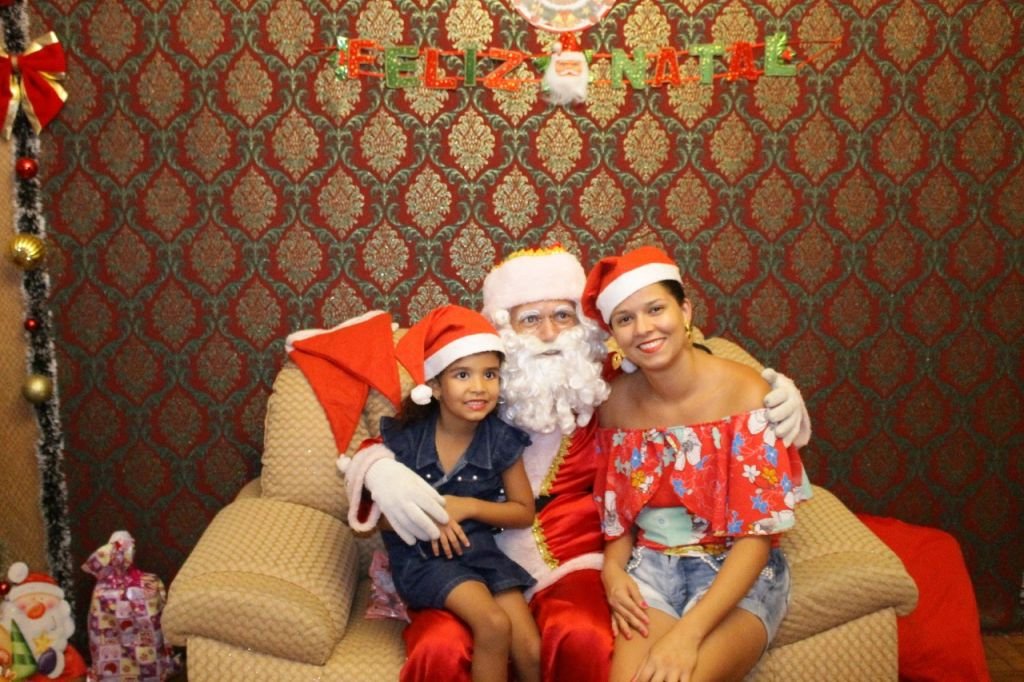 O bom velhinho continua recebendo visita em sua casa. E você, já fez a sua?