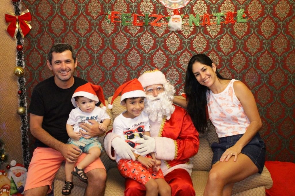 O bom velhinho continua recebendo visita em sua casa. E você, já fez a sua?