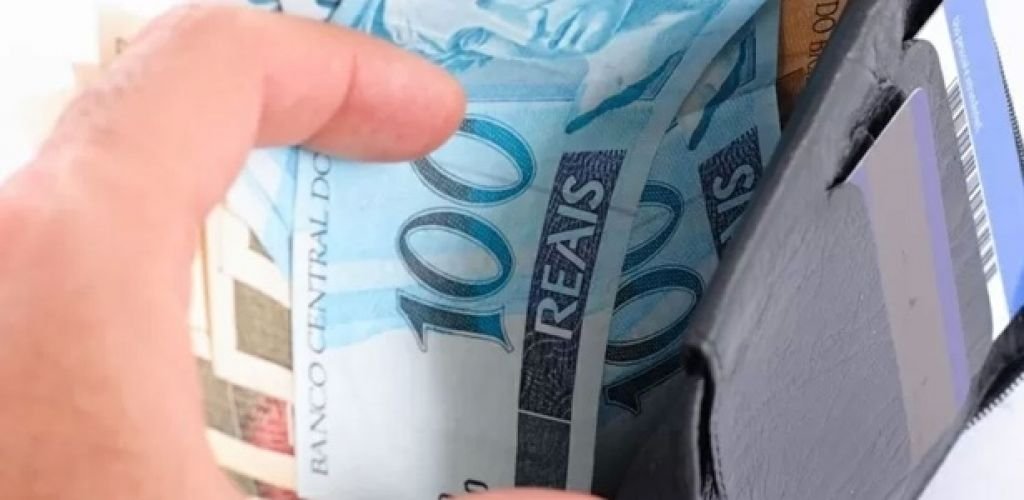 Salário mínimo em junho deveria ser de R$ 3.940,24, segundo Dieese