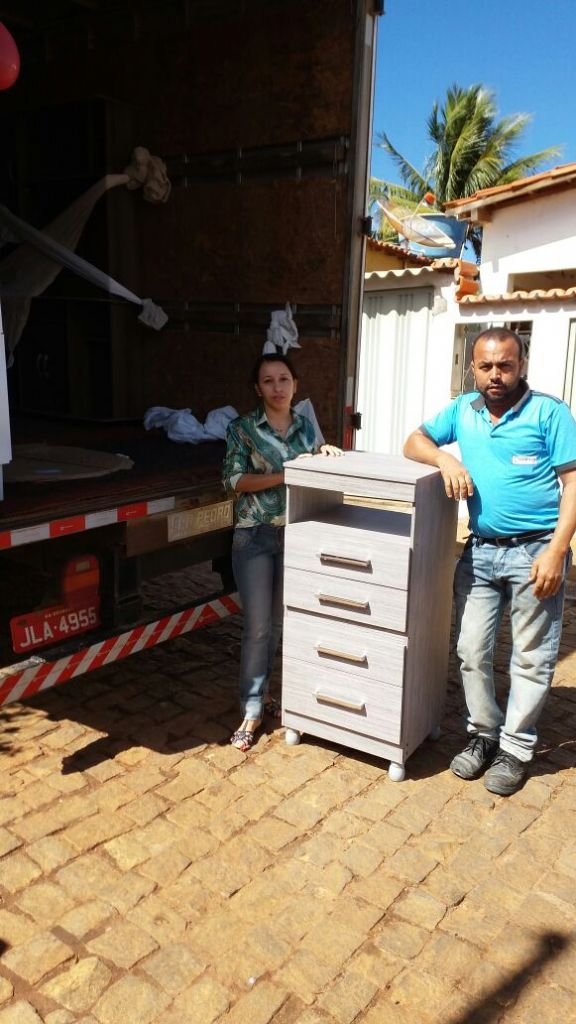 Selma Azevedo recebe em casa os seus prêmios - sorteados no final da campanha Show de Prêmios CDL + Brumado 2017