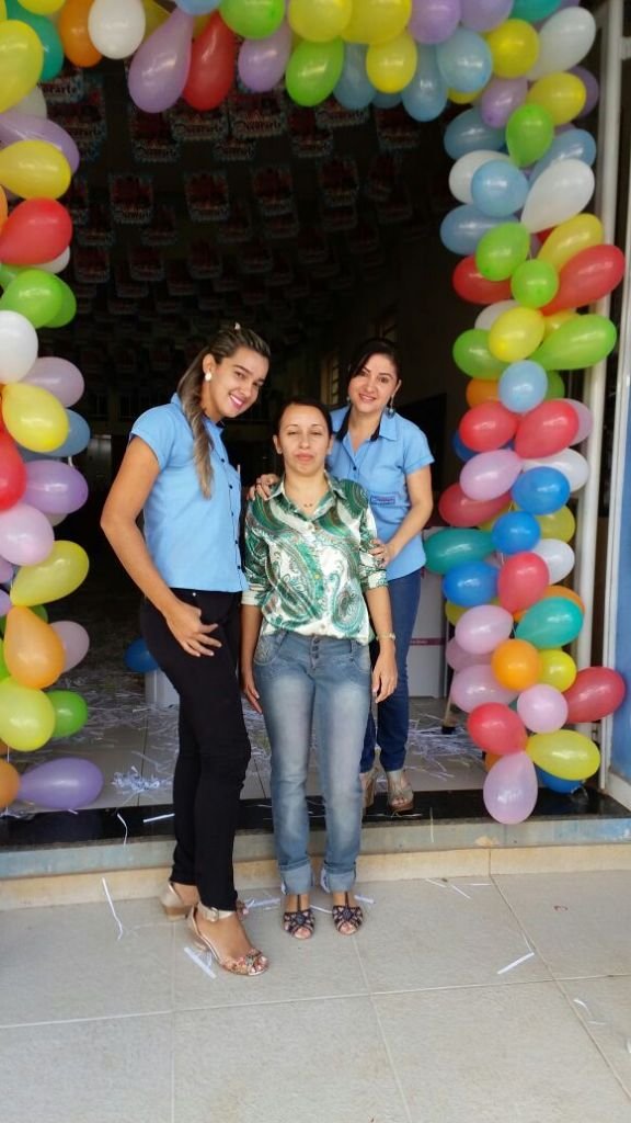 Selma Azevedo recebe em casa os seus prêmios - sorteados no final da campanha Show de Prêmios CDL + Brumado 2017