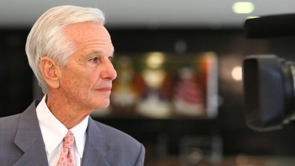 Mais rico do Brasil, dono da Ambev ganha R$ 3,86 mi por hora em um ano