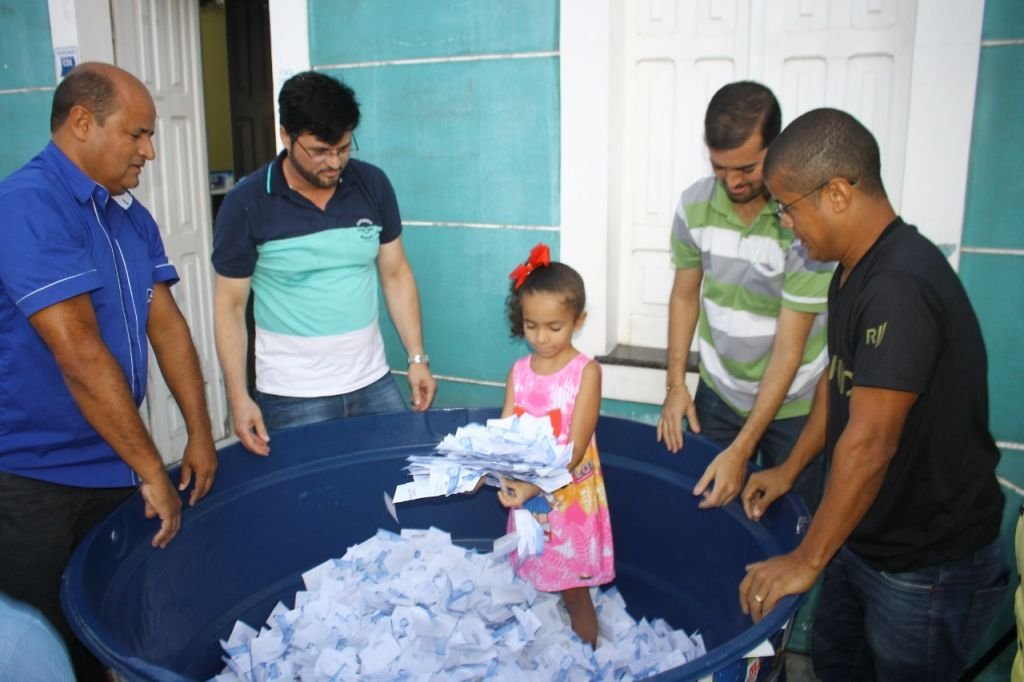 SORTEADOS OS GANHADORES DA CAMPANHA DA CDL NATAL PREMIADO É NO COMÉRCIO DE BRUMADO