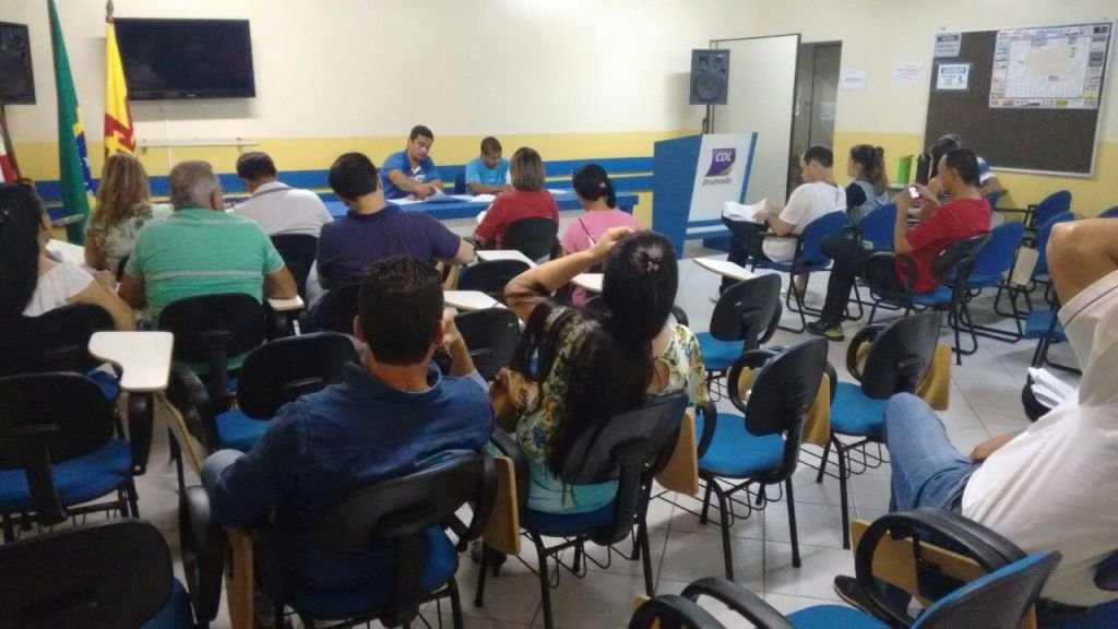 CDL e SINDILOJAS reuniram com empresários de Brumado para discutirem a Convenção Coletiva 2017