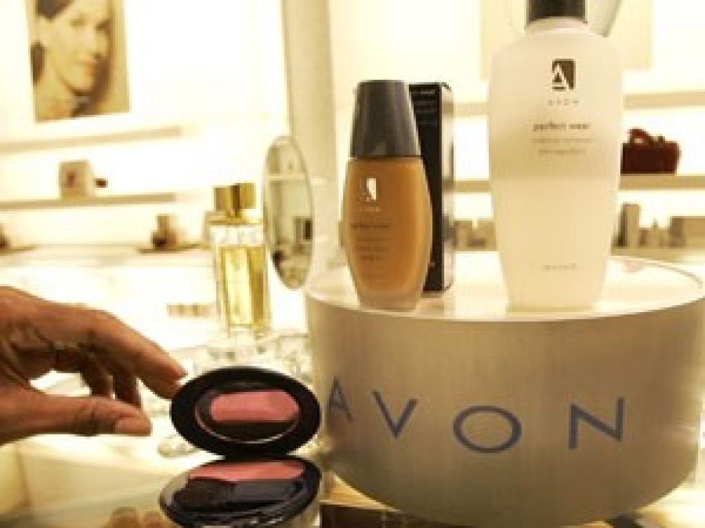 Avon elimina 2,5 mil empregos e anuncia mudança para o Reino Unido