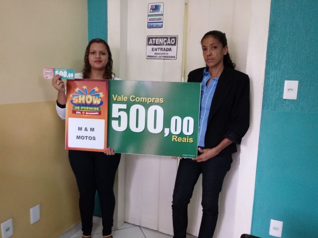 Ganhadores dos vale-compras que participaram da Campanha Show de Prêmios CDL + Brumado