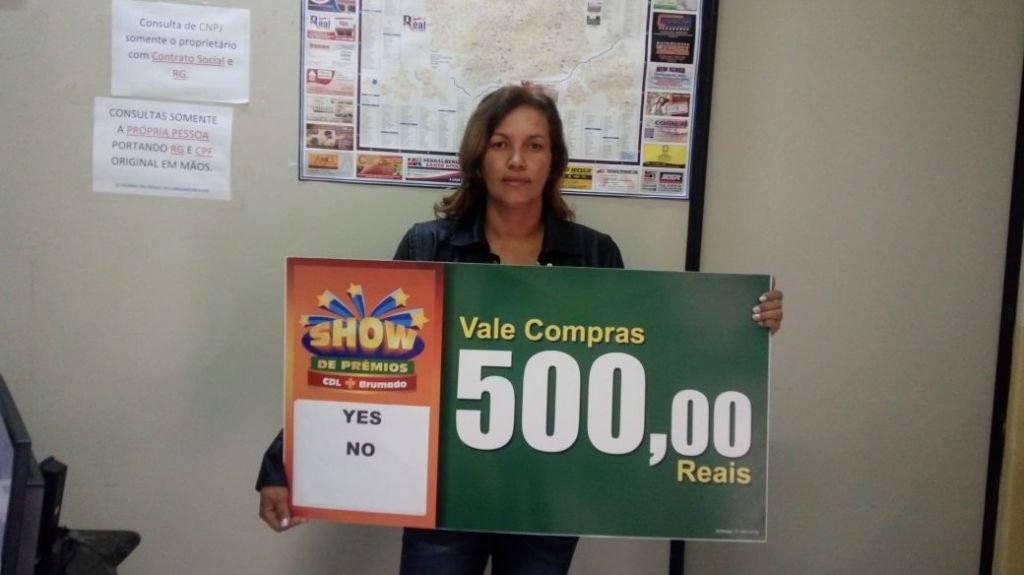 Ganhadores dos vale-compras que participaram da Campanha Show de Prêmios CDL + Brumado