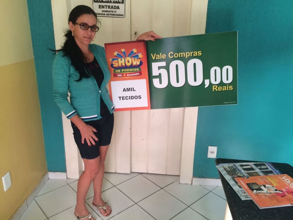 Ganhadores dos vale-compras que participaram da Campanha Show de Prêmios CDL + Brumado