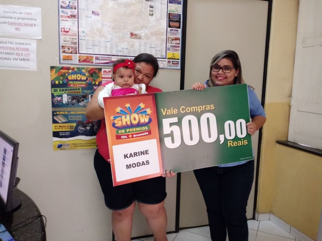 Ganhadores dos vale-compras que participaram da Campanha Show de Prêmios CDL + Brumado