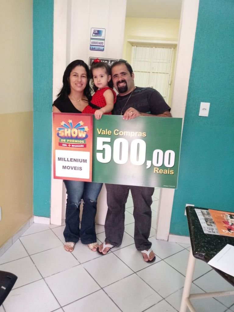 Ganhadores dos vale-compras que participaram da Campanha Show de Prêmios CDL + Brumado
