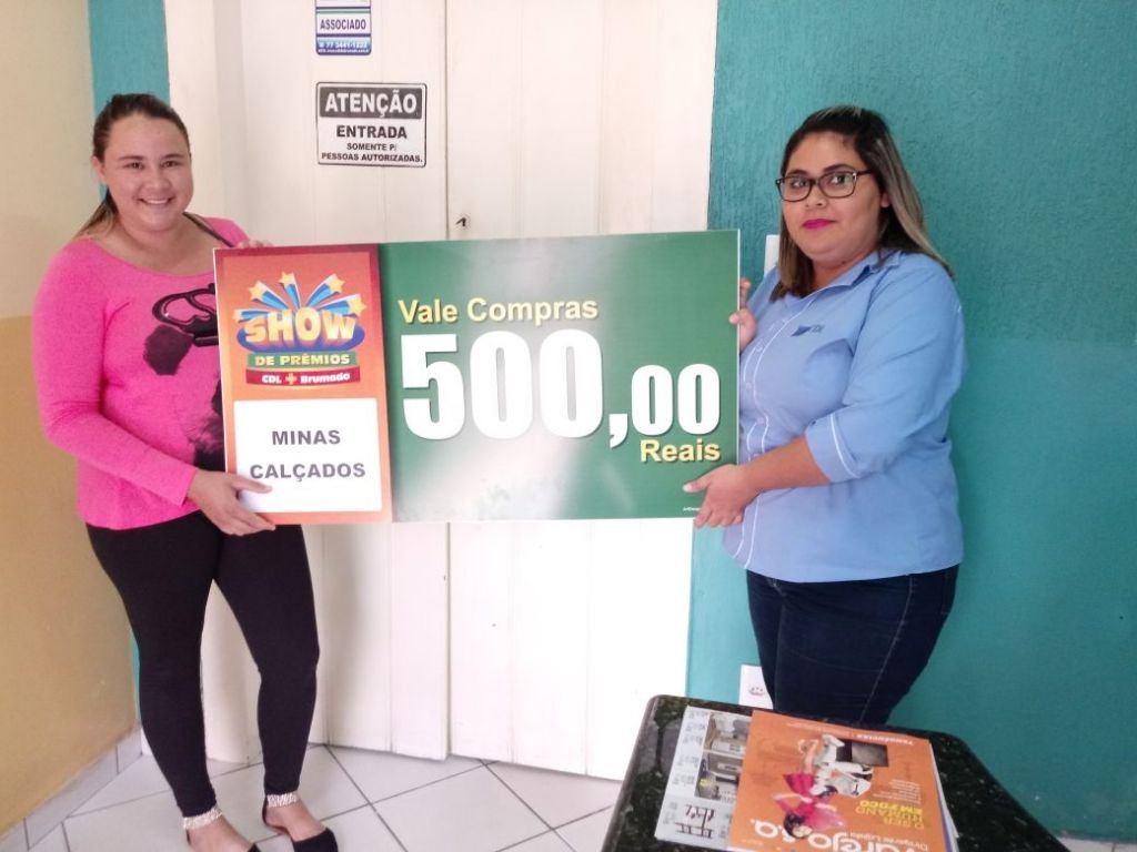 Ganhadores dos vale-compras que participaram da Campanha Show de Prêmios CDL + Brumado