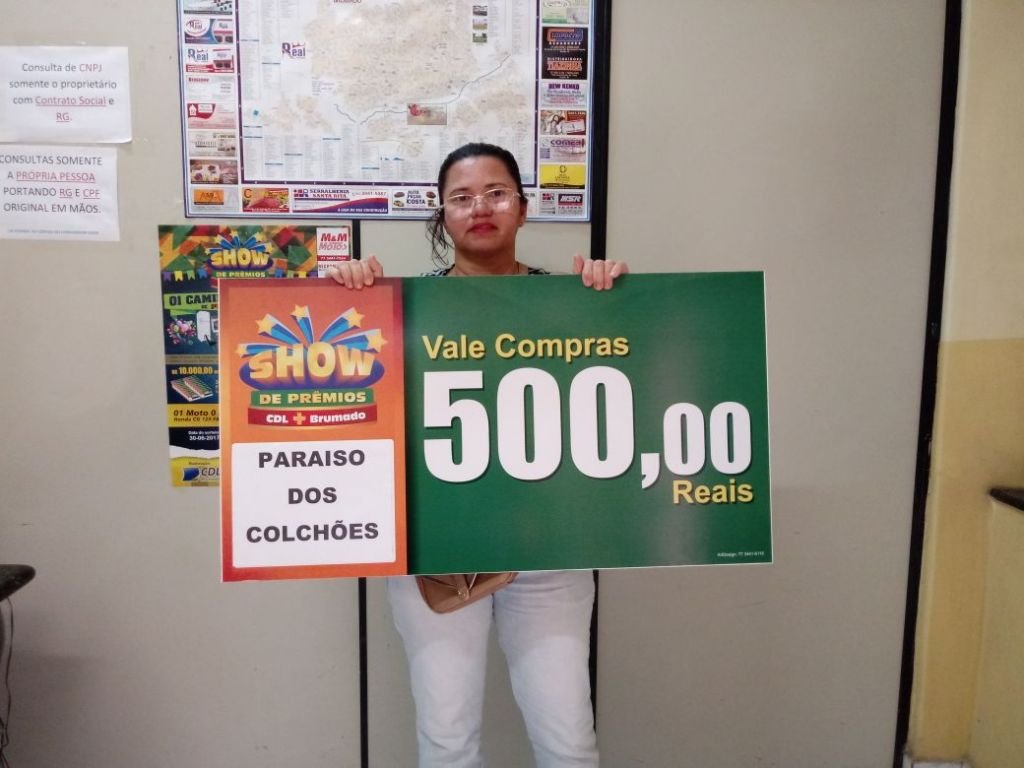 Ganhadores dos vale-compras que participaram da Campanha Show de Prêmios CDL + Brumado
