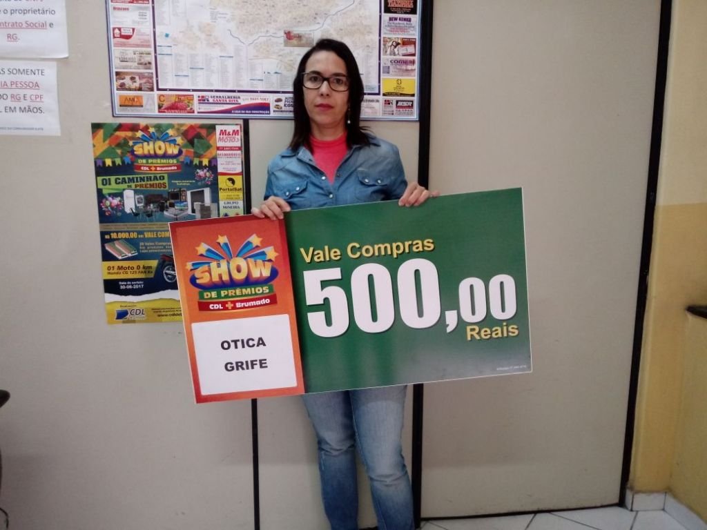 Ganhadores dos vale-compras que participaram da Campanha Show de Prêmios CDL + Brumado