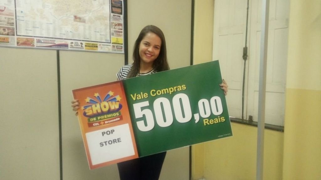 Ganhadores dos vale-compras que participaram da Campanha Show de Prêmios CDL + Brumado
