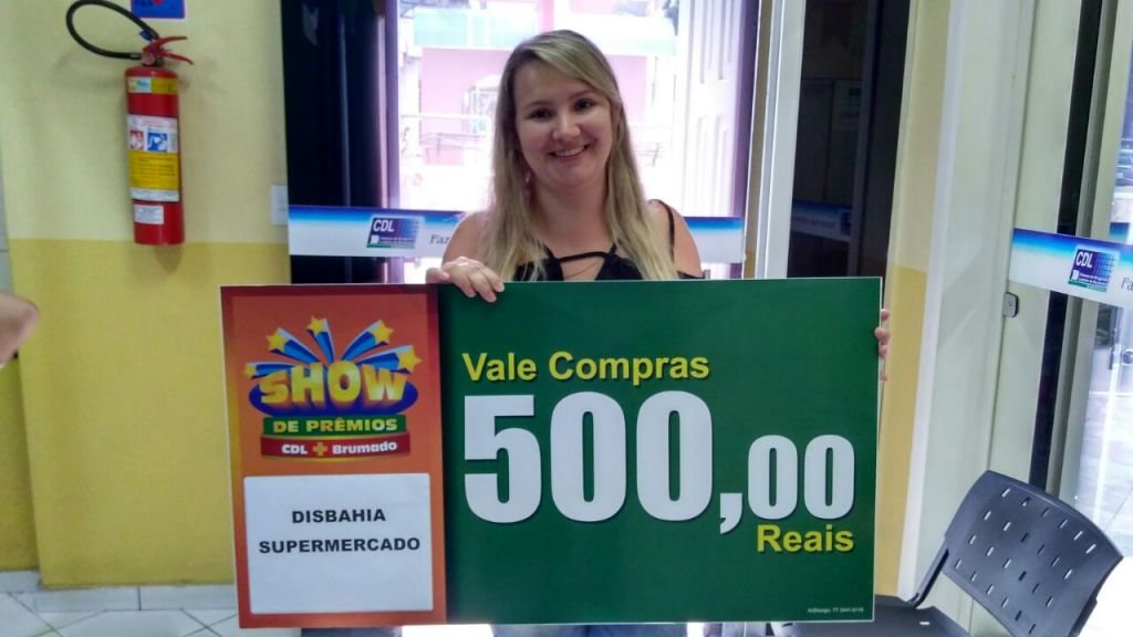 Ganhadores dos vale-compras que participaram da Campanha Show de Prêmios CDL + Brumado