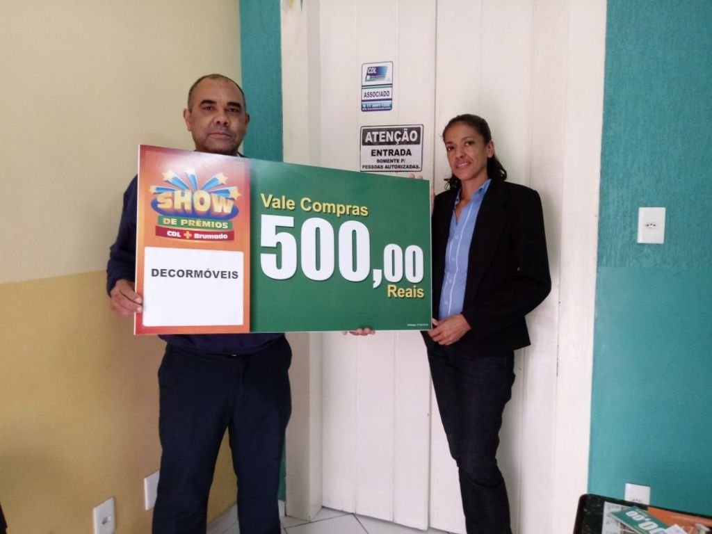 Ganhadores dos vale-compras que participaram da Campanha Show de Prêmios CDL + Brumado