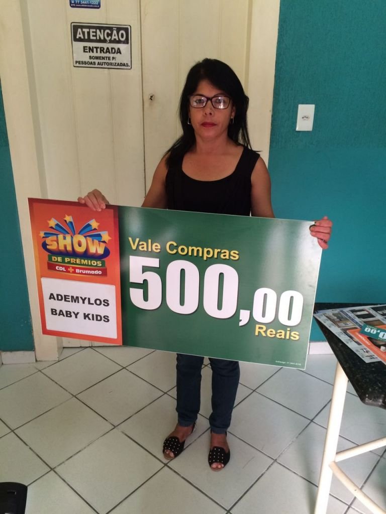 Ganhadores dos vale-compras que participaram da Campanha Show de Prêmios CDL + Brumado
