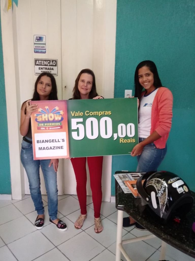 Ganhadores dos vale-compras que participaram da Campanha Show de Prêmios CDL + Brumado