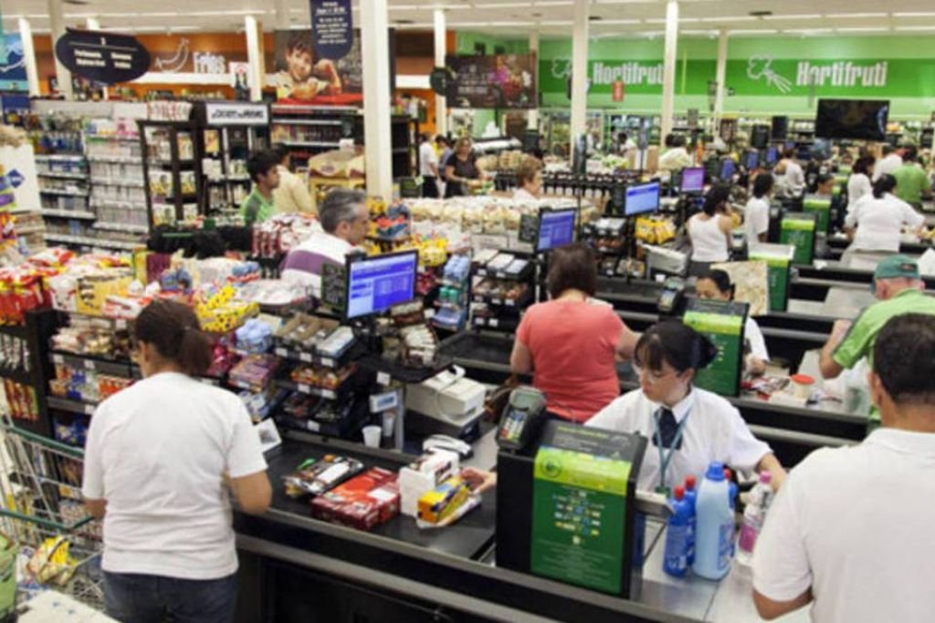 DECRETO AUTORIZA FUNCIONAMENTO DE SUPERMERCADOS AOS DOMINGOS E FERIADOS